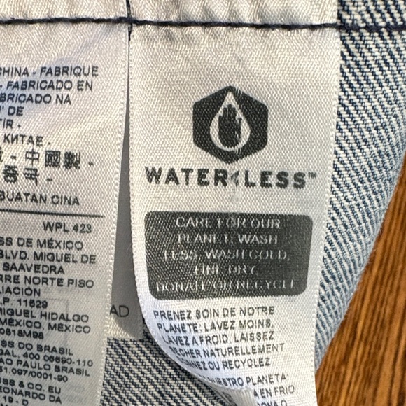 Levi’s Denim Jacket - Picture 3 of 6